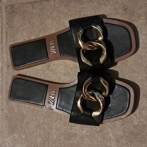 Zara Black Faux Leather Chunky Chain Flat Sandals Size 41/10-10.5